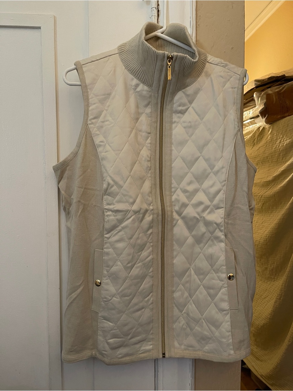 Susan Graver Quilted Sleeveless Zip Vest in Cream and Beige (NWOT)